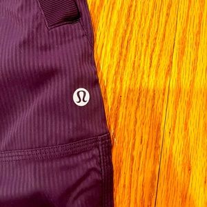 Lululemon joggers . Size 4 . Great condition like new . Ready for questions